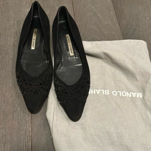 Manolo Blahnik 39 black flats